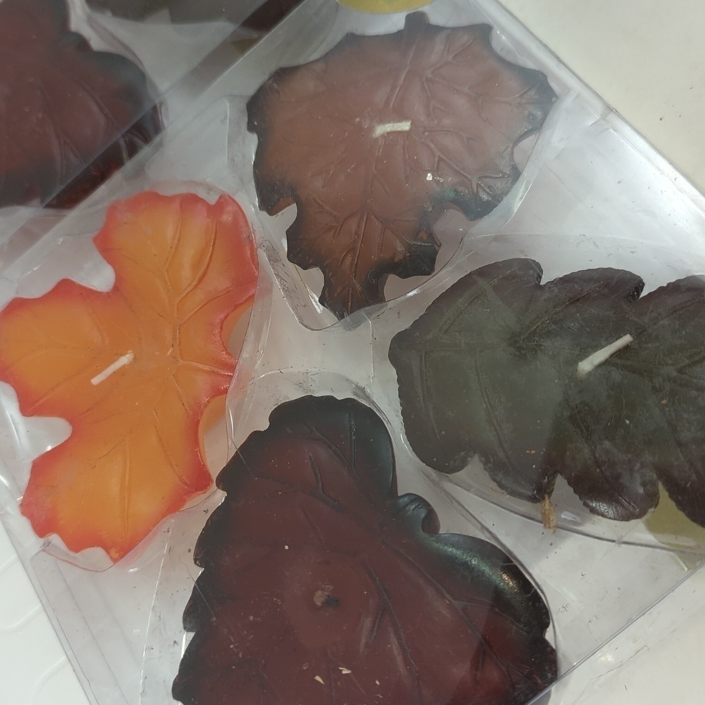 Set of 8 Autumnal Fall Harvest floating candles - Picture 2 of 6